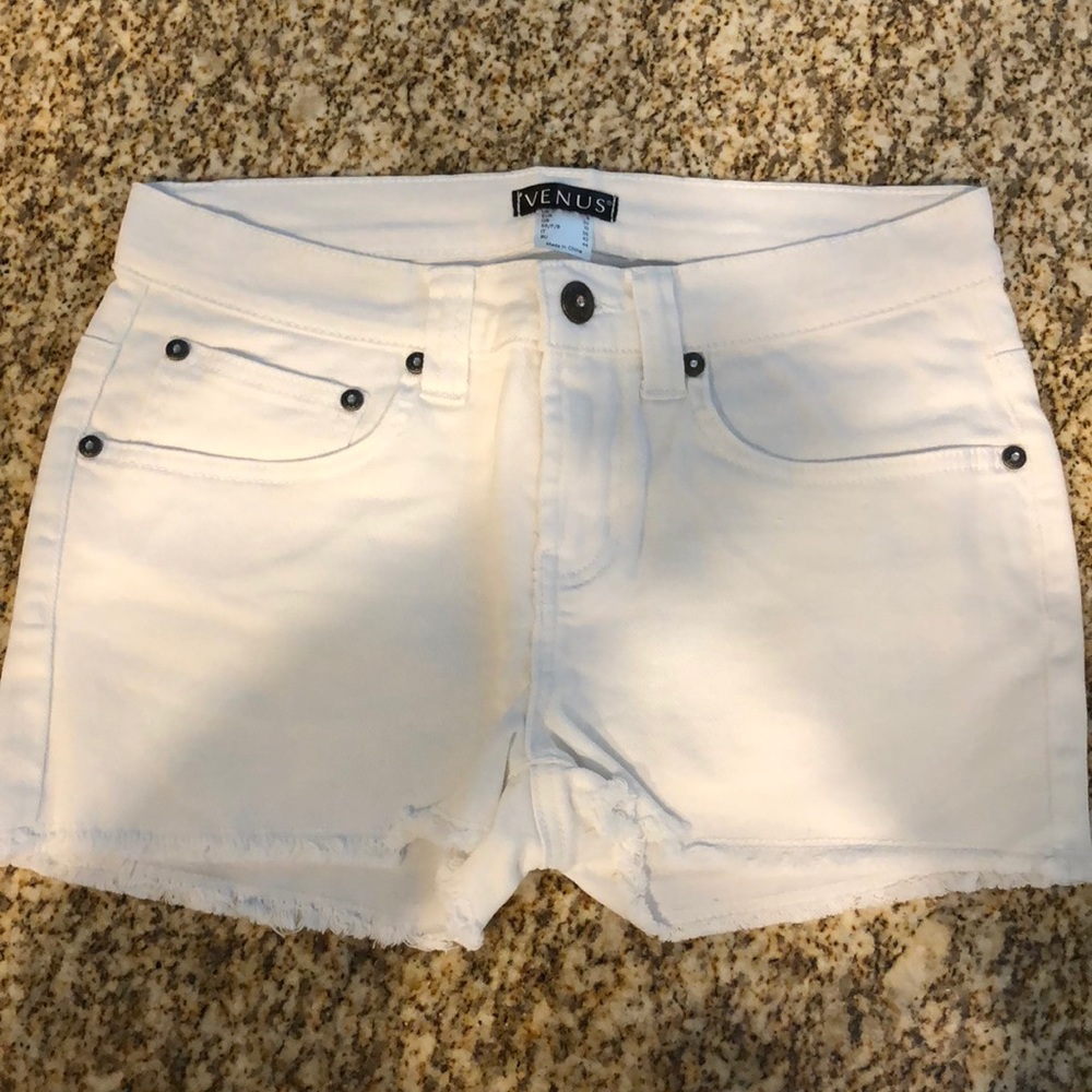Size 4 New White Jean Shorts!